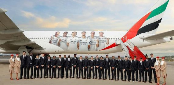 El Real Madrid antes de viajar en su avión a Arabia.