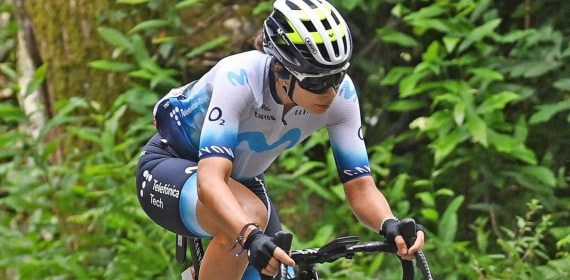 Sheyla Gutiérrez con el Movistar Team femenino.