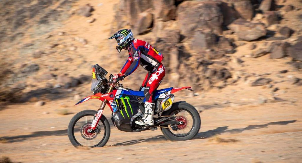 Tosha Schareina durante su participación en el Rally Dakar 2025.
