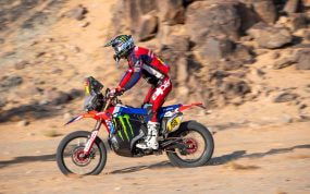 Tosha Schareina durante su participación en el Rally Dakar 2025.