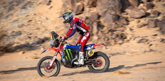 Tosha Schareina durante su participación en el Rally Dakar 2025.