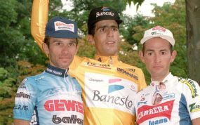 Ugrumov (izquierda) junto a Indurain (centro) y Pantani (derecha).