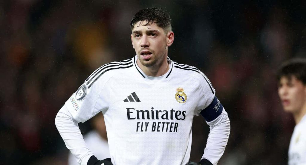 Fede Valverde, con gesto serio durante el partido ante el Brest.