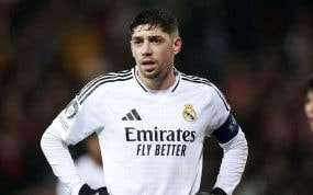 Fede Valverde, con gesto serio durante el partido ante el Brest.