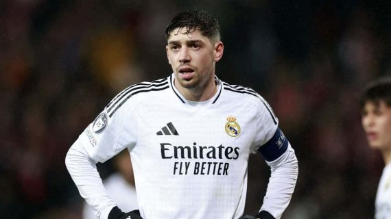 Fede Valverde, con gesto serio durante el partido ante el Brest.