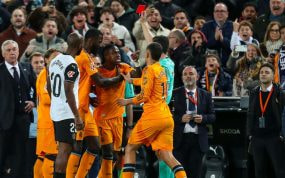 El momento de la expulsión de Vinicius en Mestalla.