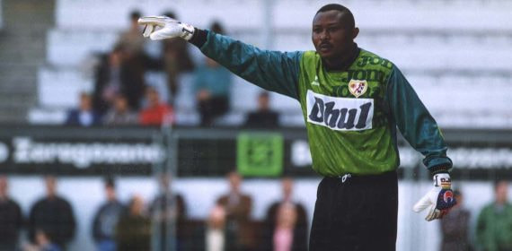 Wilfred Agbonavbare, en un partido con el Rayo Vallecano.