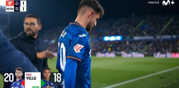 Yellu se retira cabizbajo tras ser sustituido por Bordalás a los 17' de entrar al campo.