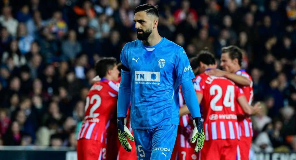 Mamardashvili tras recibir gol.