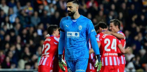 Mamardashvili tras recibir gol.