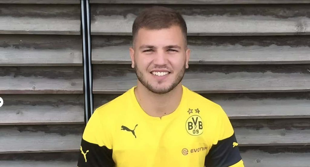Agoney, ilusionado por su firma con el Borussia Dortmund