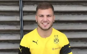 Agoney, ilusionado por su firma con el Borussia Dortmund