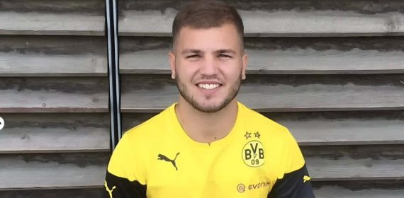 Agoney, ilusionado por su firma con el Borussia Dortmund