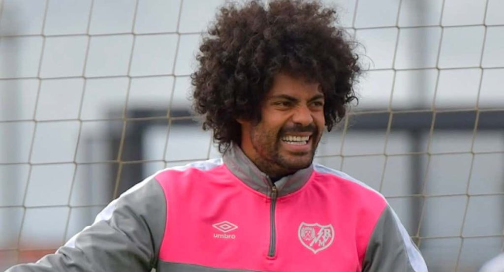 Aridane sonríe en un entrenamiento con el Rayo Vallecano