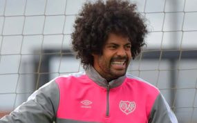 Aridane sonríe en un entrenamiento con el Rayo Vallecano