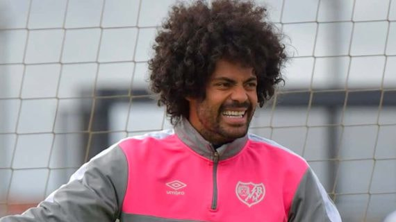 Aridane sonríe en un entrenamiento con el Rayo Vallecano