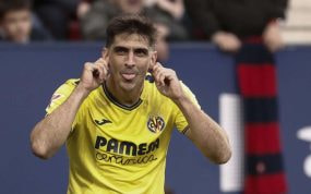 Gerard Moreno celebra un gol del Villarreal ante Osasuna.