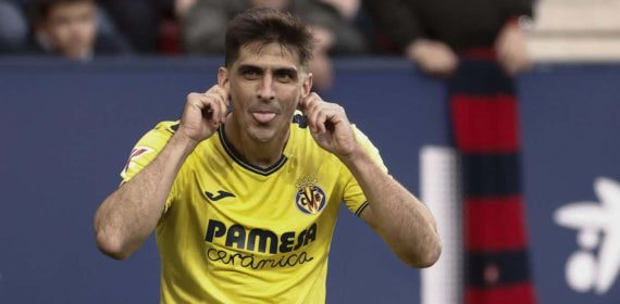 Gerard Moreno celebra un gol del Villarreal ante Osasuna.