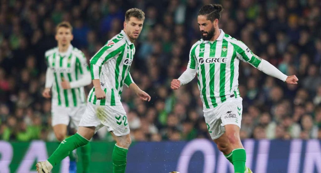 Isco y Lo Celso durante un partido del Betis.