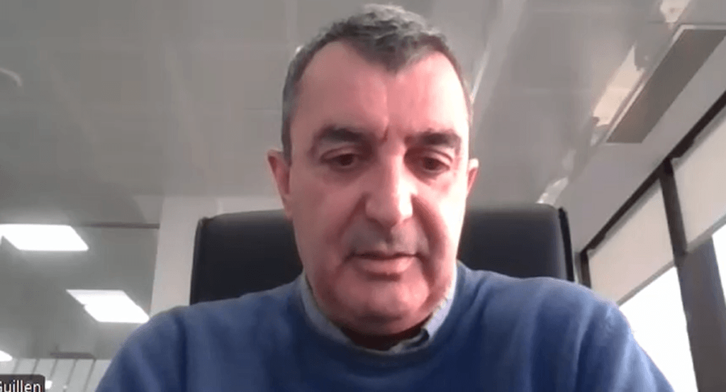 Javier Guillén durante la entrevista.