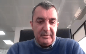 Javier Guillén durante la entrevista.