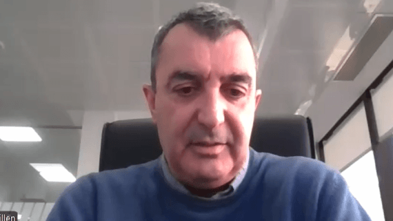 Javier Guillén durante la entrevista.