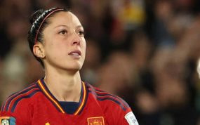 Jenni Hermoso, durante un partido con la Selección española de fútbol.