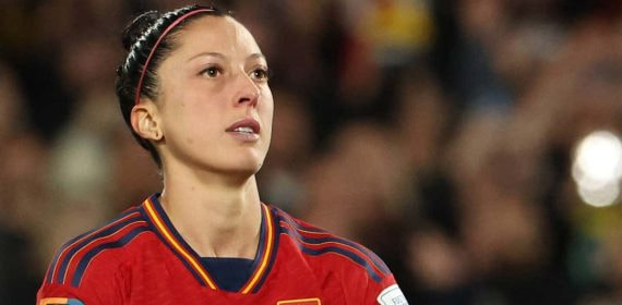 Jenni Hermoso, durante un partido con la Selección española de fútbol.