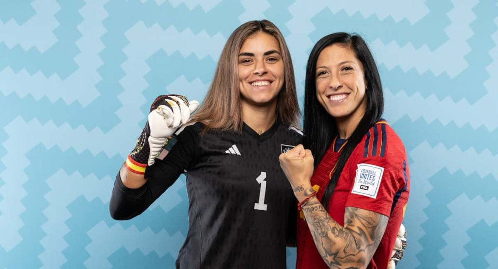 Misa Rodríguez y Jenni Hermoso, durante la sesión de fotos oficial de FIFA previa al Mundial.