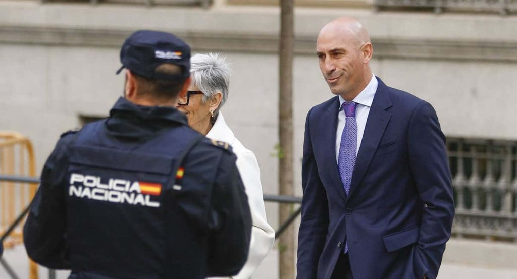 Luis Rubiales, expresidente de la RFEF, tras declarar en la Audiencia Nacional.