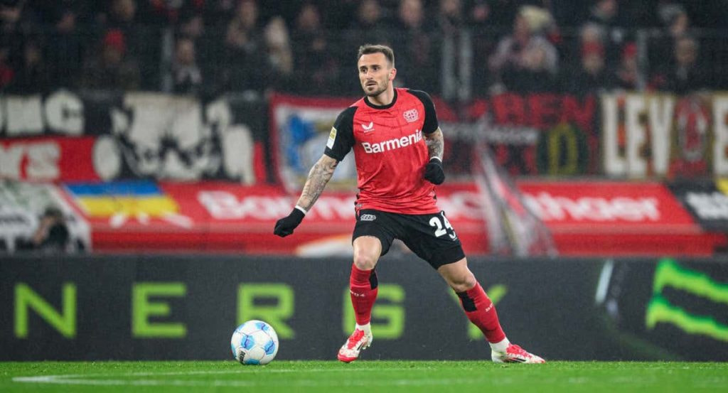 Aleix García en un partido con el Bayer Leverkusen.