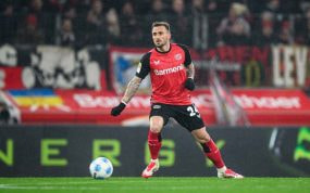 Aleix García en un partido con el Bayer Leverkusen.