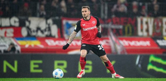 Aleix García en un partido con el Bayer Leverkusen.
