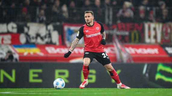 Aleix García en un partido con el Bayer Leverkusen.