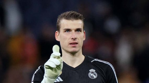 Lunin, en un partido con el Real Madrid.
