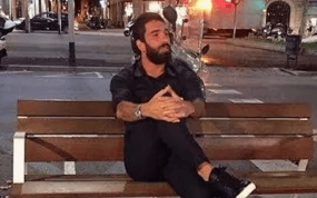 La foto que popularizó el banco, situado en Jardinets de Gràcia.