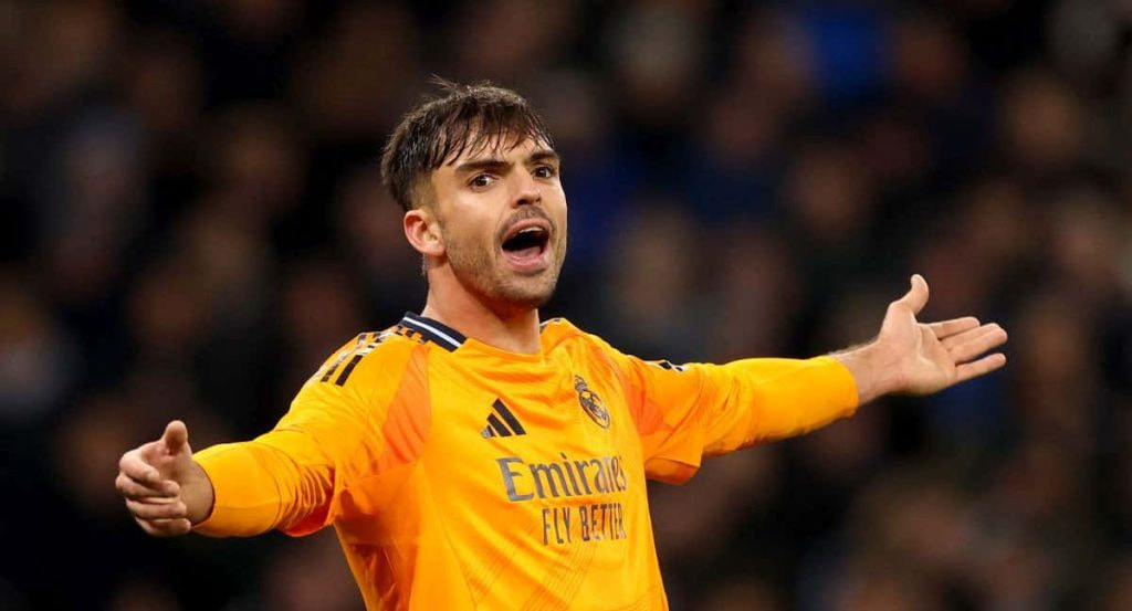 Raúl Asencio, en el partido que el Madrid jugó en Mánchester el martes.