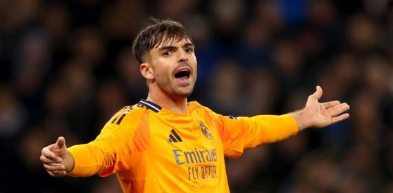 Raúl Asencio, en el partido que el Madrid jugó en Mánchester el martes.