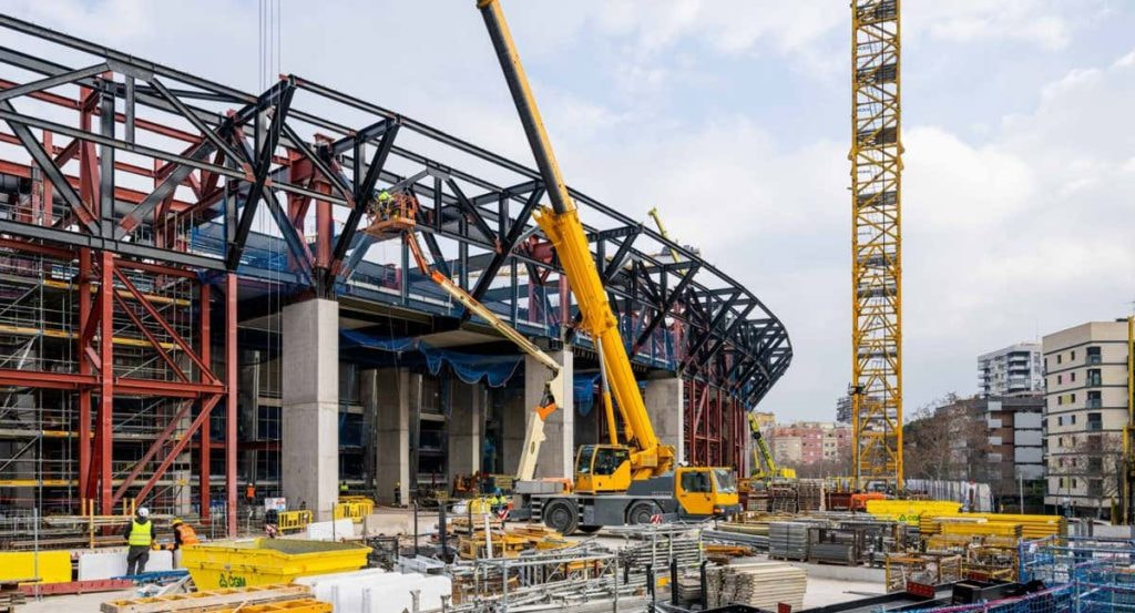 Los exteriores del Camp Nou siguen cogiendo forma.