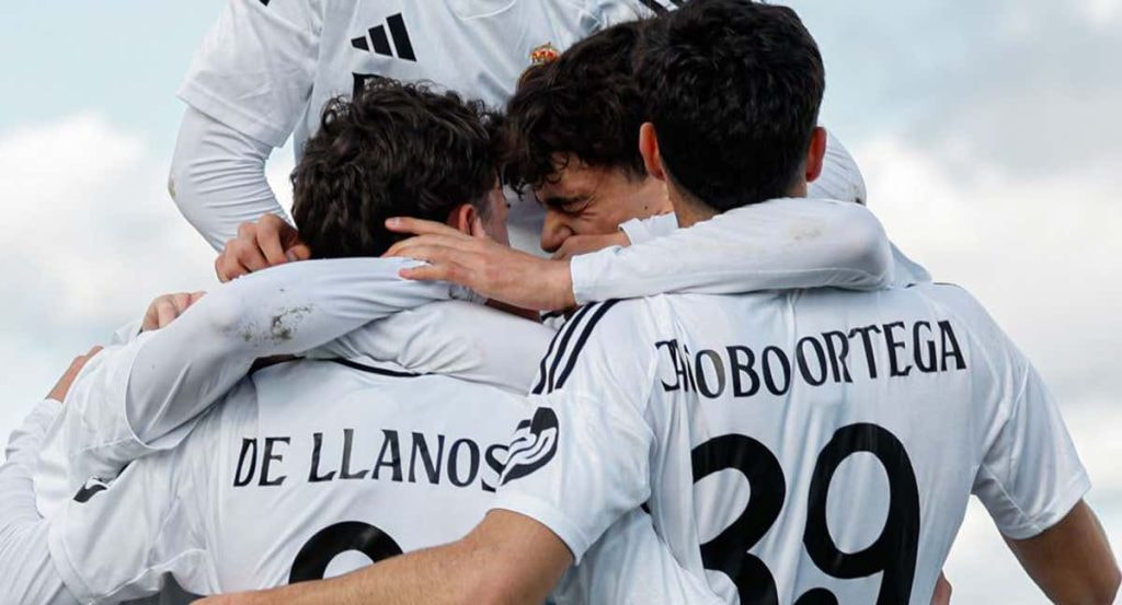 Canteranos del Real Madrid celebrando un gol.