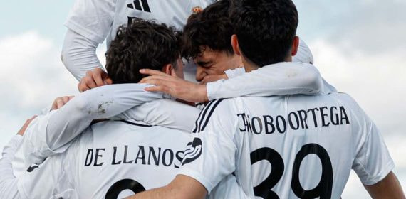 Canteranos del Real Madrid celebrando un gol.