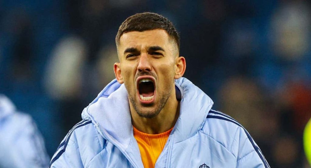 Dani Ceballos celebra la victoria del Real Madrid en Mánchester.