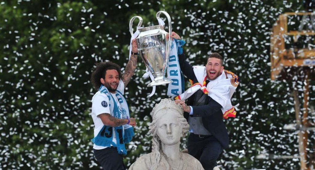 Marcelo y Ramos en Cibeles levantando una Champions League.