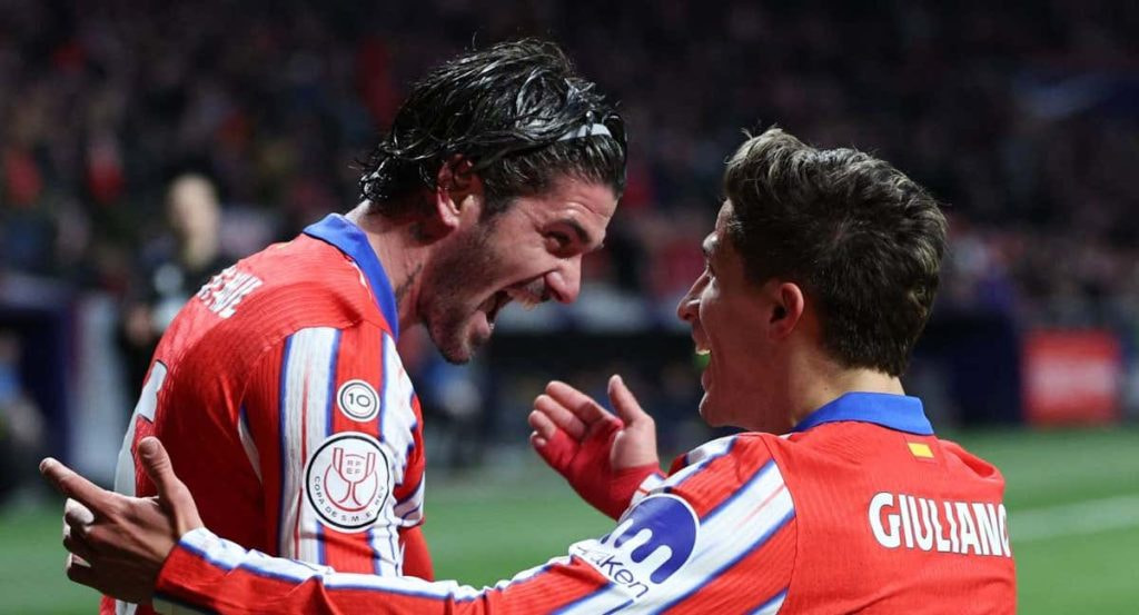 De Paul y Giuliano celebran uno de los goles de Simeone.