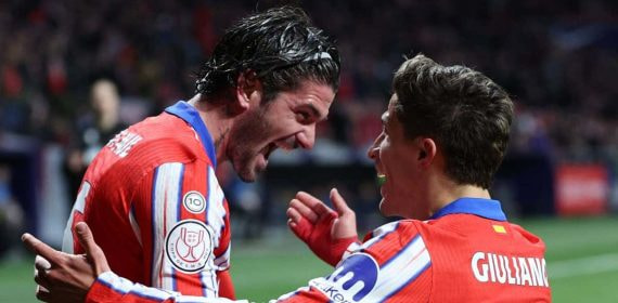 De Paul y Giuliano celebran uno de los goles de Simeone.