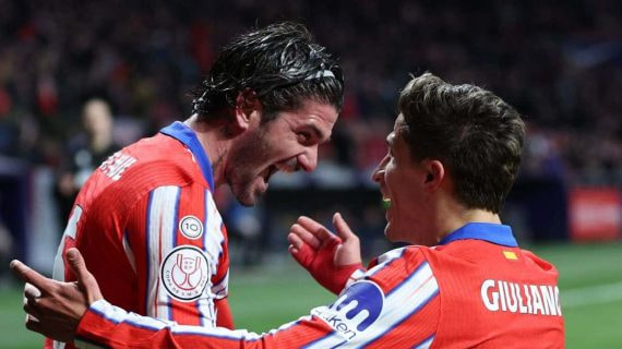 De Paul y Giuliano celebran uno de los goles de Simeone.
