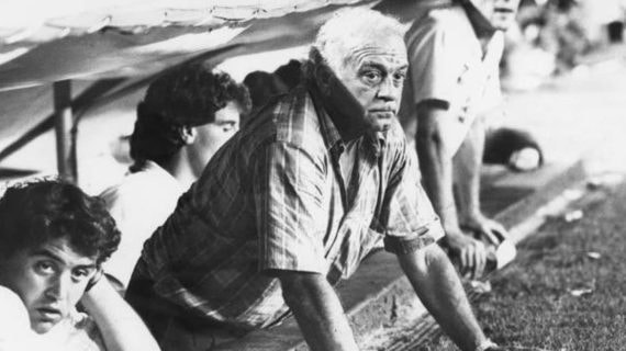 Di Stéfano fue el entrenador que dirigió al Valencia en los últimos meses de la temporada 1985/1986.