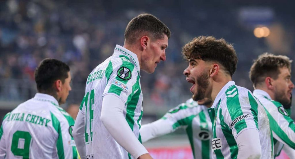 El Betis celebra uno de sus goles.