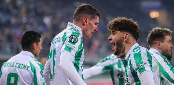 El Betis celebra uno de sus goles.