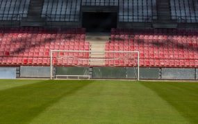 Una foto de un estadio de un club actualmente en Segunda RFEF (no es el que está en venta).